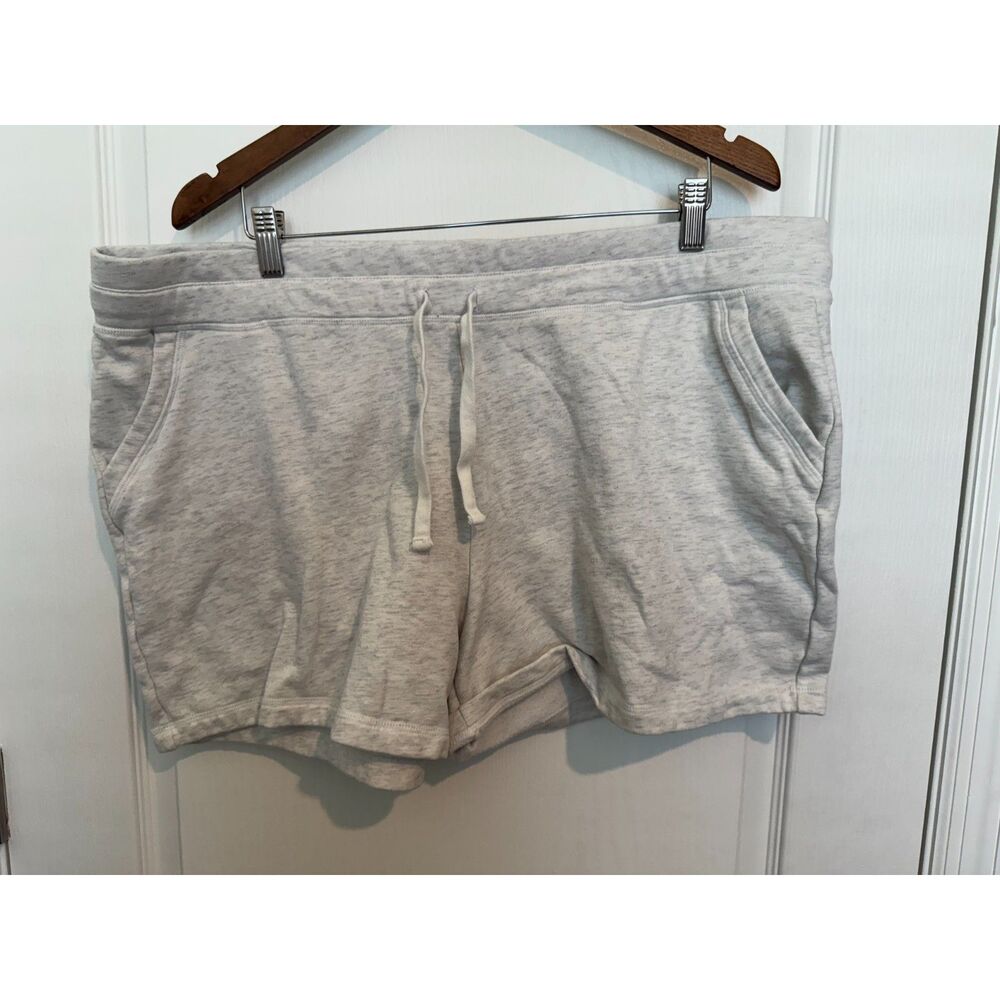 Womans Shorts size XXL 32 degrees